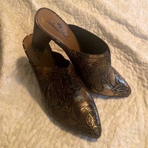 Patricia Nash Gold embossed leather shoe/clog/high heel
